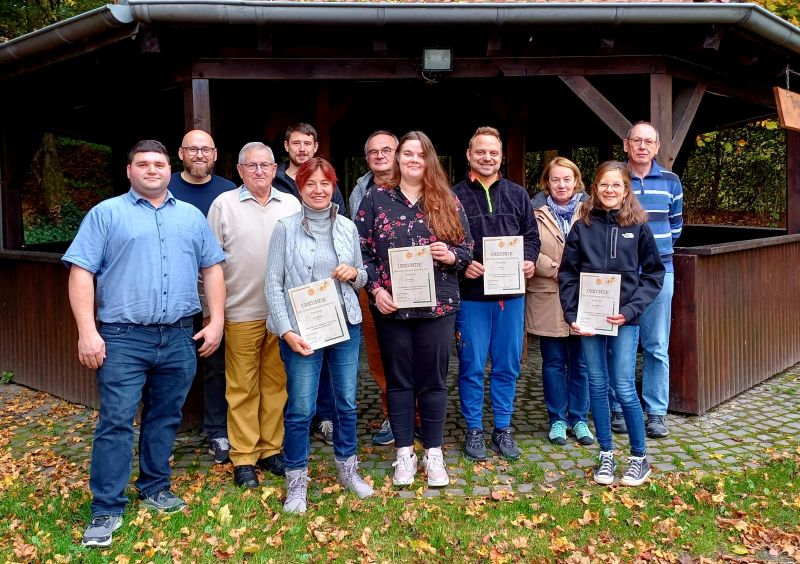 News-Beitrag mit Titel Den Umgang mit den Bienen erlernen 
